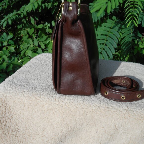 SOLD**Vintage Coach GUC Stewardess  Bag 9525,  in Mahogany, - Picture 3 of 15